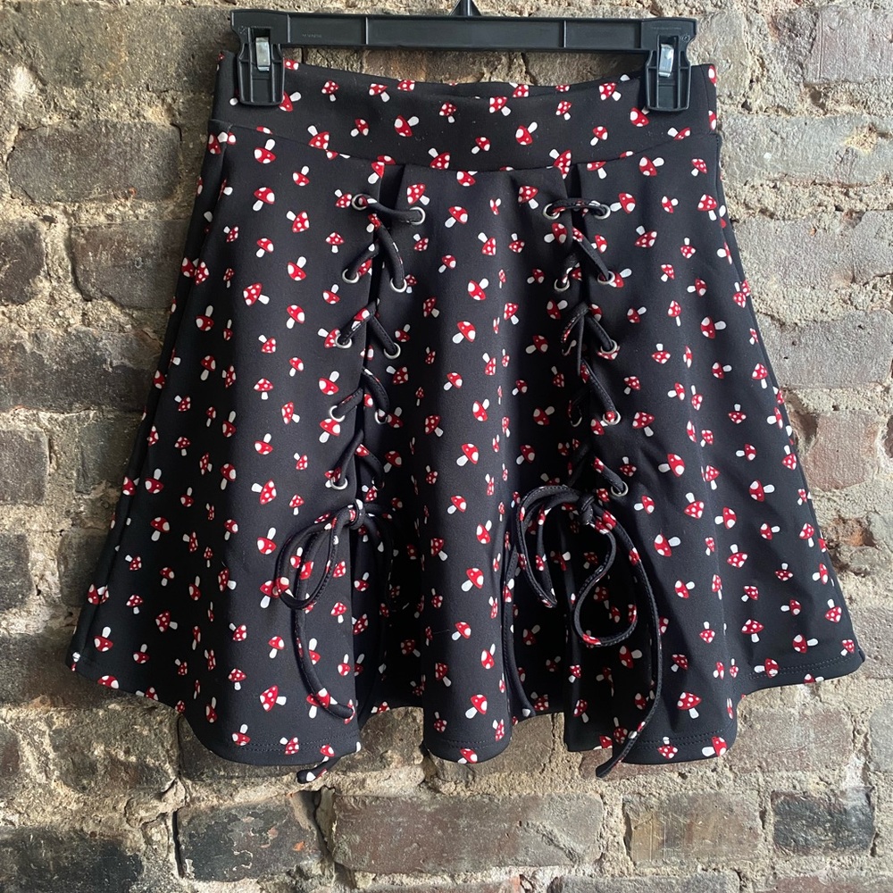 Hot Topic Women Red & Black Lace Up Front Mushroom Print Skater Skirt Whimsygoth